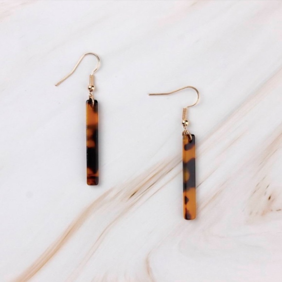 Leopard (Dark) Tortoise Shell Bar Minimalist Dangle Earrings - Picture 4 of 4